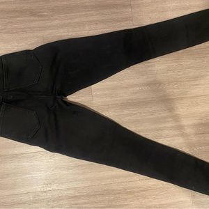 Abercrombie black distress knee size 24L